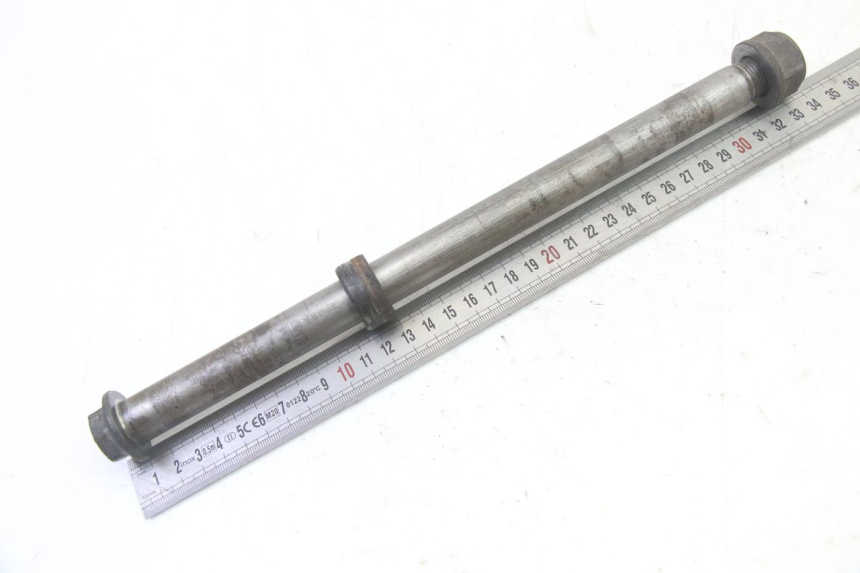 photo de REAR WHEEL AXLE HONDA CBR RR FIREBLADE 900 (1992 - 1994) - Zoom on usage condition
