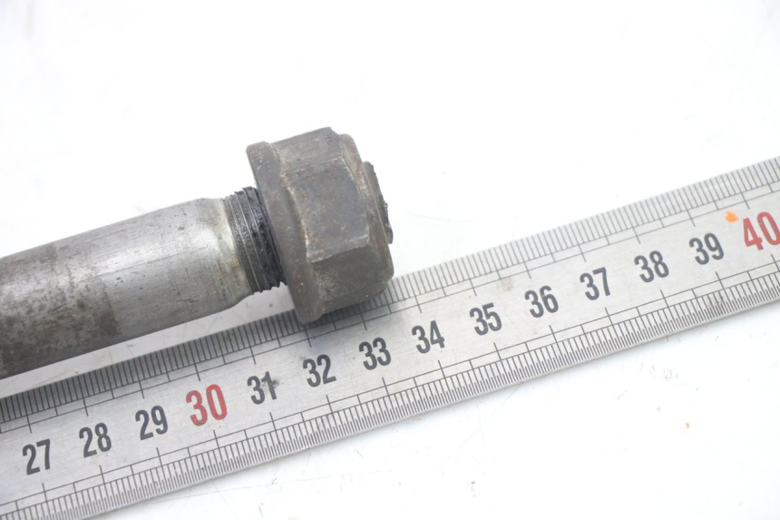 photo de REAR WHEEL AXLE HONDA CBR RR FIREBLADE 900 (1992 - 1994) - Alternative perspective