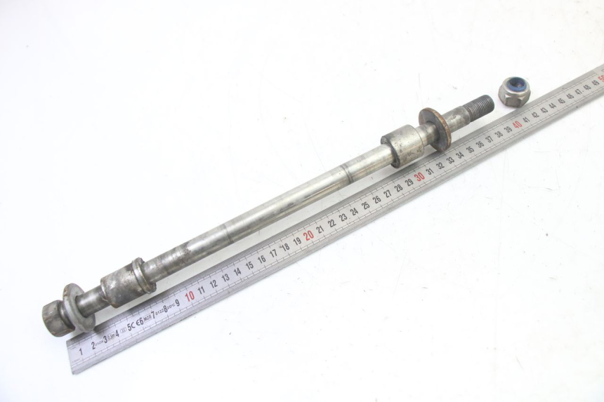 photo de REAR WHEEL AXLE APRILIA CLASSIC 125 (1995 - 2001) - Zoom on usage condition