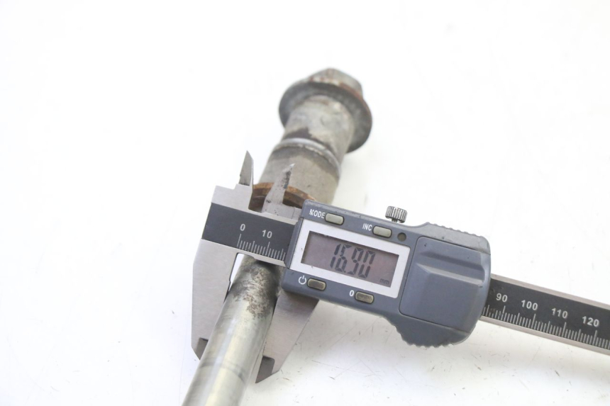 photo de REAR WHEEL AXLE APRILIA CLASSIC 125 (1995 - 2001) - Technical close-up