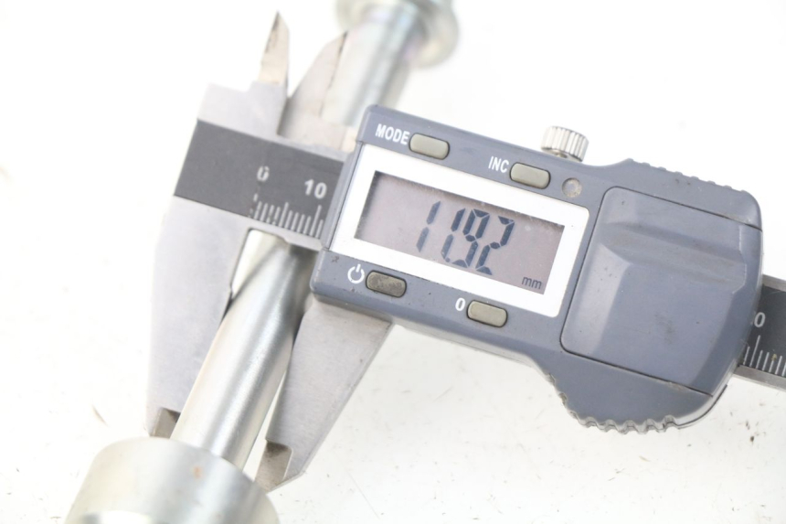 photo de REAR WHEEL AXLE HONDA CRF-F CRF F 110 (2019 - 2022) - Component detail