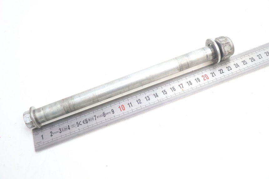 photo de REAR WHEEL AXLE HM HONDA CRM DERAPAGE RR 50 (2006 - 2017) - Zoom on usage condition