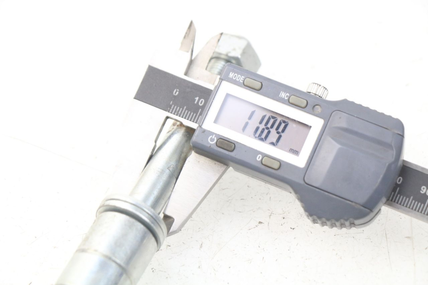 photo de REAR WHEEL AXLE DERBI DIRT BOY 4T 50 - Component detail