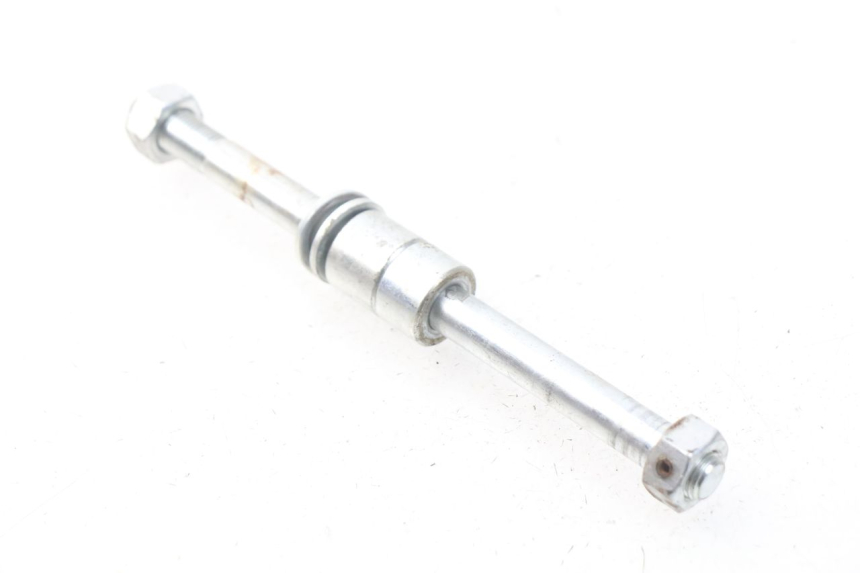 photo de REAR WHEEL AXLE DERBI DIRT BOY 4T 50 - Zoom on usage condition