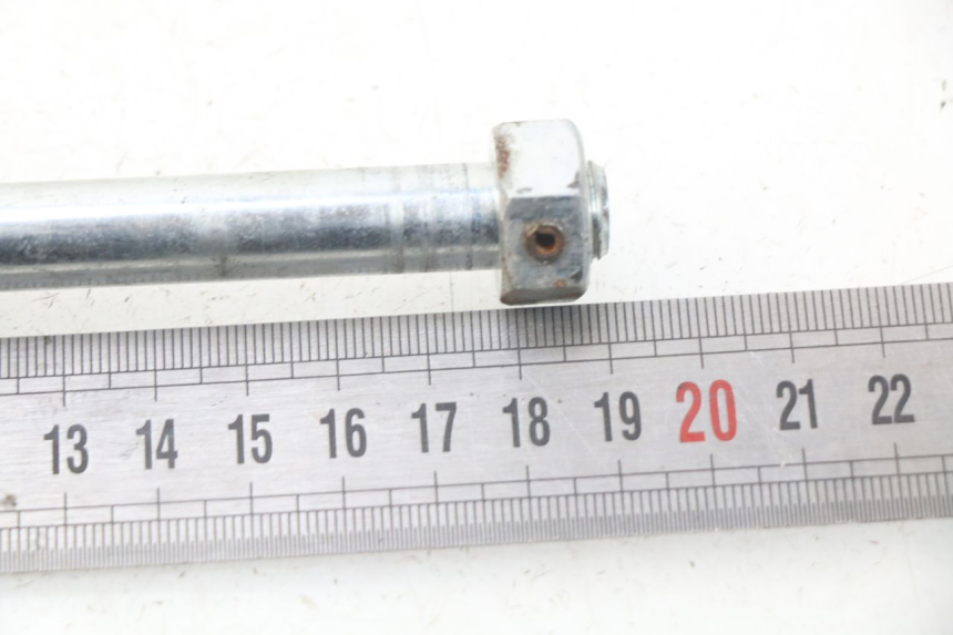 photo de REAR WHEEL AXLE DERBI DIRT BOY 4T 50 - Alternative perspective