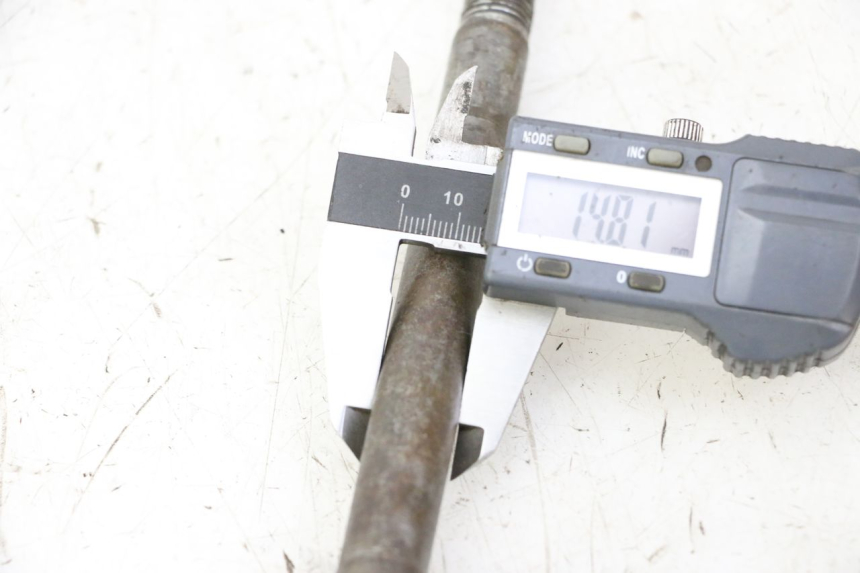 photo de REAR WHEEL AXLE BSE DIRTBIKE PH10L 125 - Zoom on usage condition