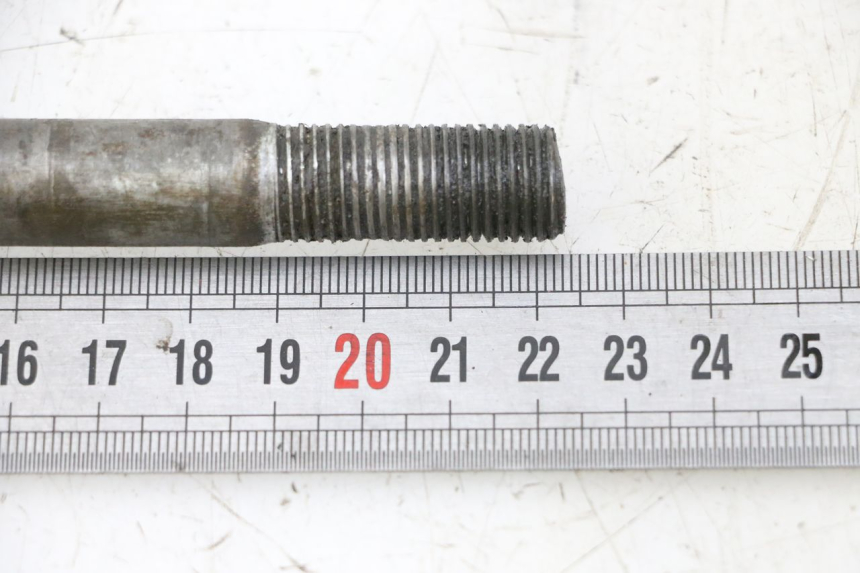 photo de REAR WHEEL AXLE BSE DIRTBIKE PH10L 125 - Alternative perspective