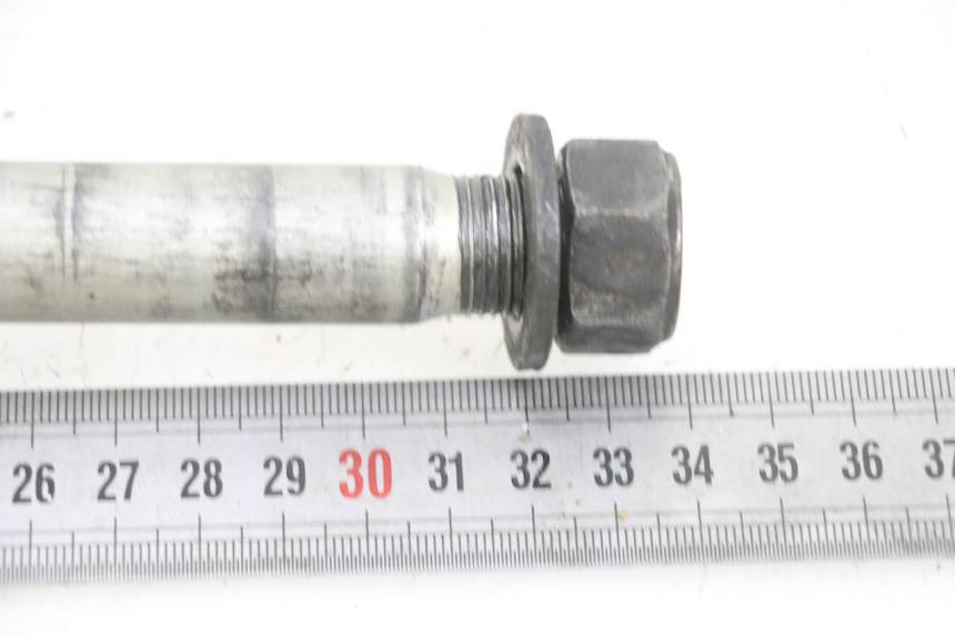 photo de REAR WHEEL AXLE SUZUKI DL V STROM 1000 (2002 - 2007) - Component detail