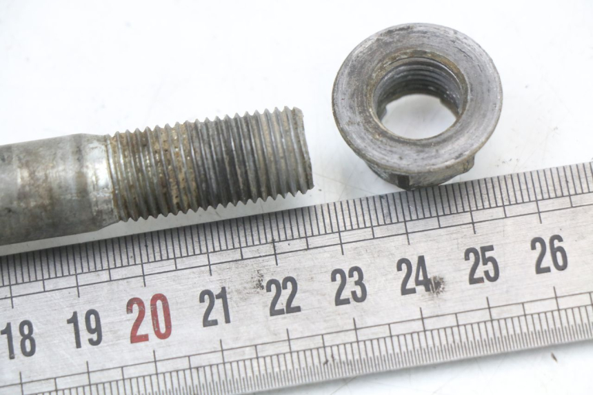 photo de REAR WHEEL AXLE KSR RACING DRIFT 140 - Zoom on usage condition