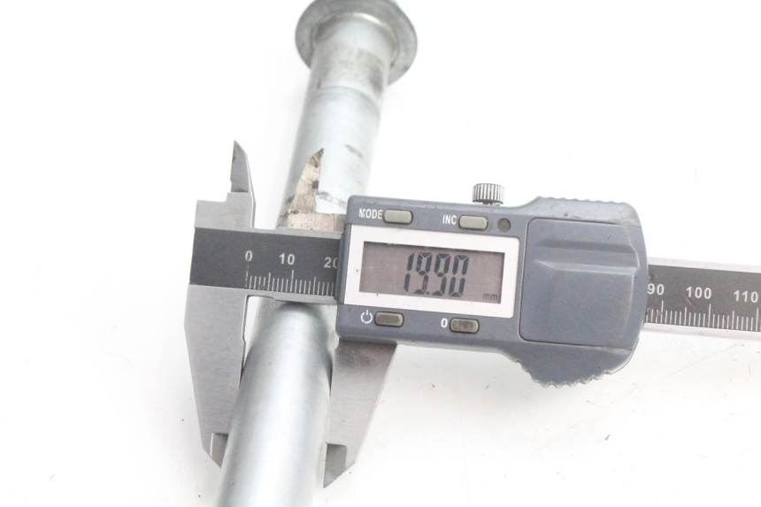photo de REAR WHEEL AXLE KAWASAKI ER-6 ER6 F ABS 650 (2012 - 2016) - Technical close-up