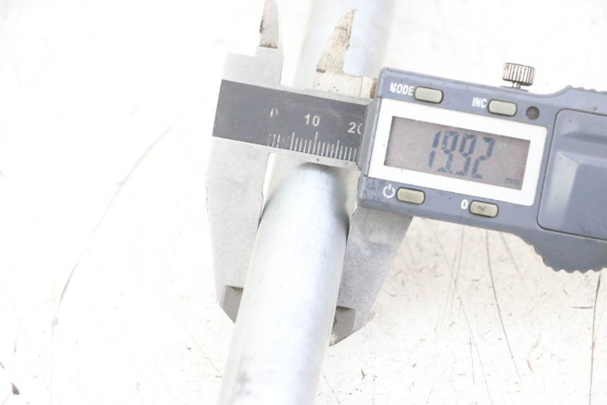 photo de REAR WHEEL AXLE KAWASAKI ER-6 ER6 N 650 (2012 - 2016) - Component detail