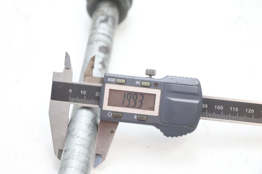 photo de REAR WHEEL AXLE KAWASAKI ER-6 ER6 N 650 (2005 - 2009) - Technical close-up