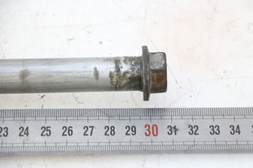 photo de REAR WHEEL AXLE APRILIA ETX 125 (1998 - 2002) - Zoom on usage condition