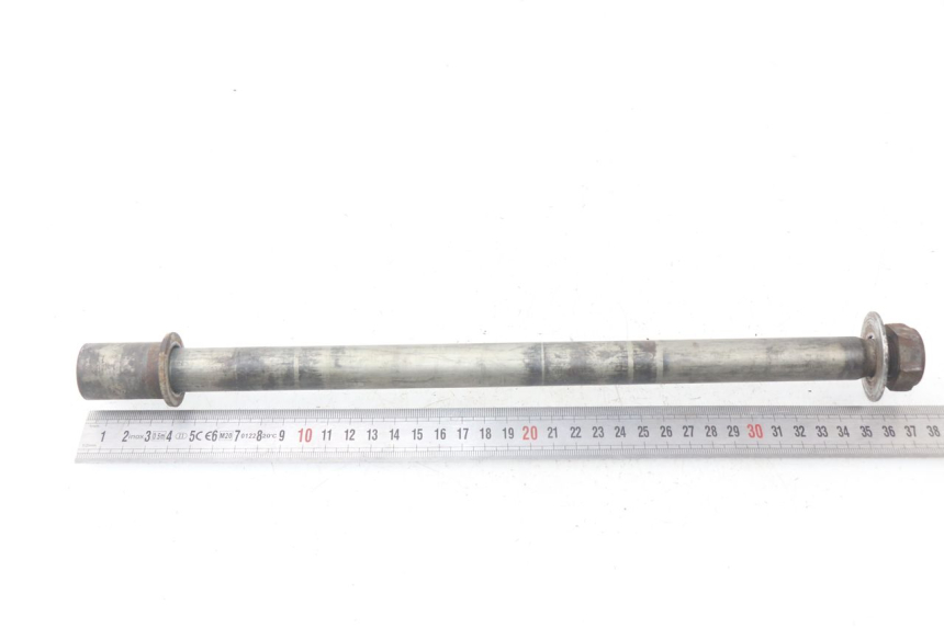 photo de REAR WHEEL AXLE YAMAHA FJR ABS 1300 (2006 - 2012) - Zoom on usage condition