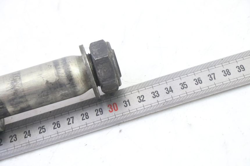 photo de REAR WHEEL AXLE YAMAHA FZ6 FAZER S2 600 (2007 - 2011) - Alternative perspective