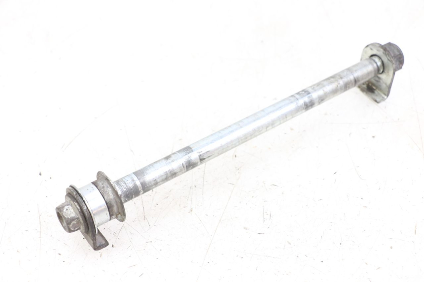 photo de REAR WHEEL AXLE HYOSUNG GF 125 (2001 - 2005) - Technical close-up