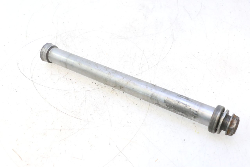 photo de REAR WHEEL AXLE GILERA GP 800 (2007 - 2013) - Zoom on usage condition