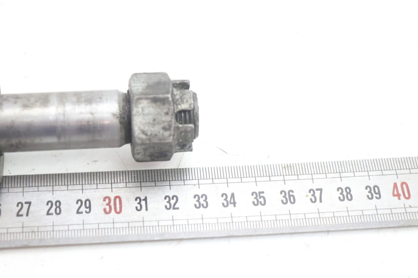 photo de REAR WHEEL AXLE KAWASAKI GPX F ZX750F 750 (1986 - 1990) - Alternative perspective