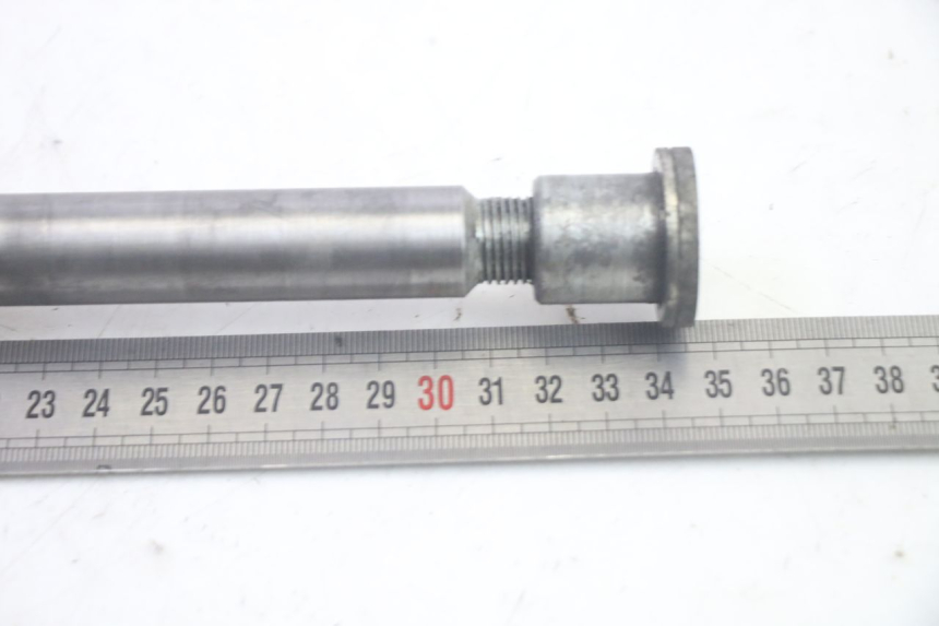 photo de REAR WHEEL AXLE KAWASAKI GPZ RX 1000 (1986 - 1988) - Alternative perspective