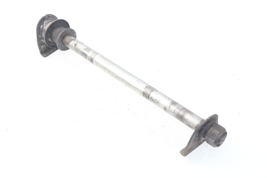 photo de REAR WHEEL AXLE SUZUKI GSX-F GSXF 600 (1998 - 2004) - Technical close-up