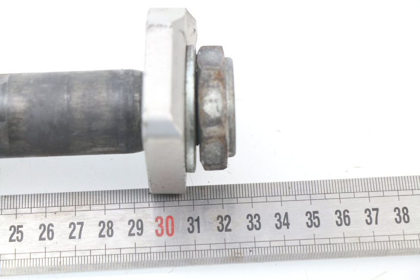 photo de REAR WHEEL AXLE SUZUKI GSX-R GSXR 600 (2008 - 2010) - Zoom on usage condition