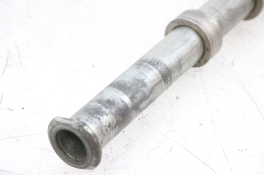 photo de REAR WHEEL AXLE SUZUKI GSXR GSX-R 1000 (2003 - 2004) - Technical close-up