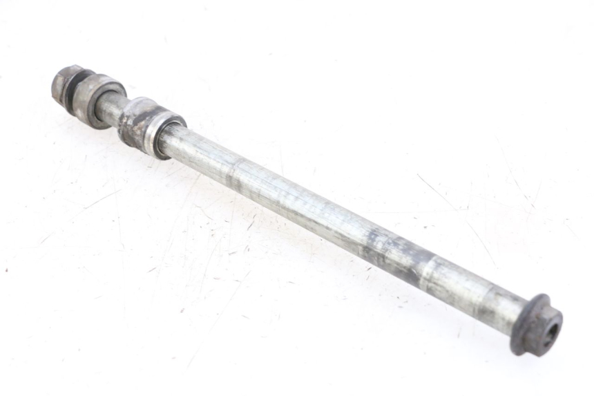 photo de REAR WHEEL AXLE HONDA VT C2 SHADOW 750 (1997 - 2001) - Component detail