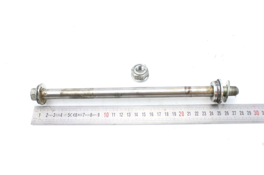 photo de REAR WHEEL AXLE SYM HUSKY 125 (1999 - 2005) - Alternative perspective