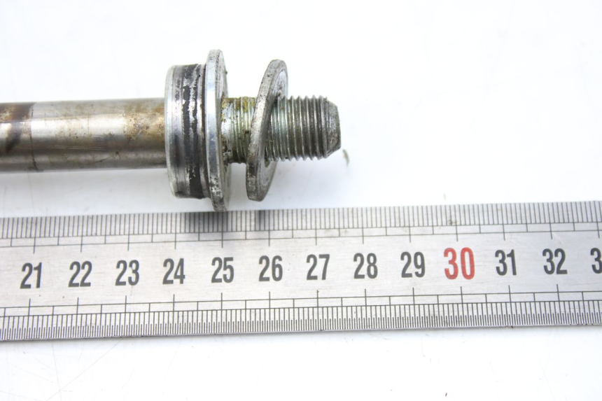 photo de REAR WHEEL AXLE SYM HUSKY 125 (1999 - 2005) - Technical close-up