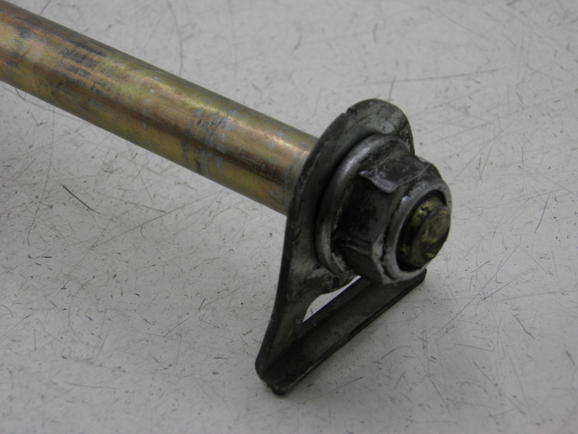 photo de REAR WHEEL AXLE HYOSUNG COMET GT 125 (2002 - 2007) - Component detail