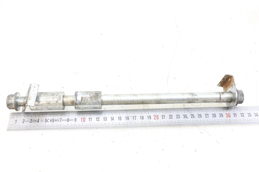 photo de REAR WHEEL AXLE JINLUN JL HIGHLANDER 125 (2007 - 2015) - Alternative perspective