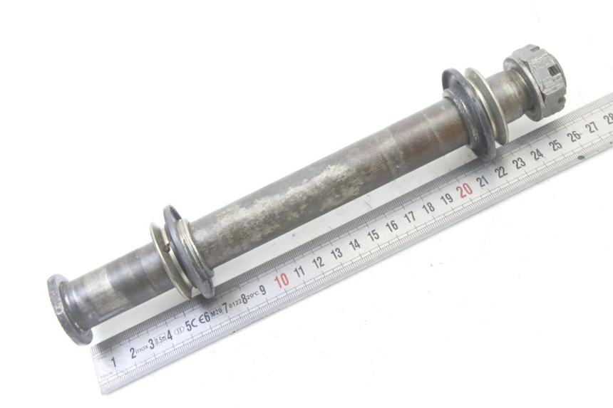 photo de REAR WHEEL AXLE KAWASAKI KX F KXF 450 (2009 - 2011) - Zoom on usage condition