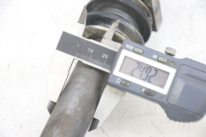 photo de REAR WHEEL AXLE KAWASAKI KXF KX-F 250 (2012 - 2014) - Component detail