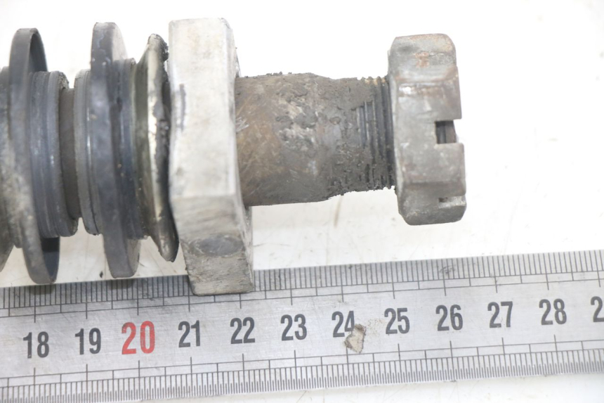 photo de REAR WHEEL AXLE KAWASAKI KXF KX-F 250 (2012 - 2014) - Zoom on usage condition