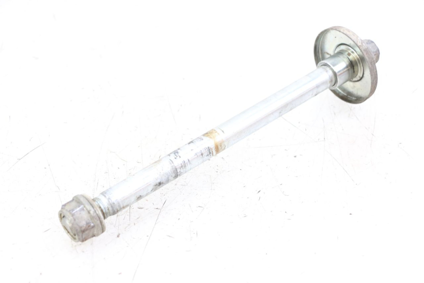 photo de REAR WHEEL AXLE KYMCO STRYKER OFF ROAD 125 (1999 - 2005) - Technical close-up