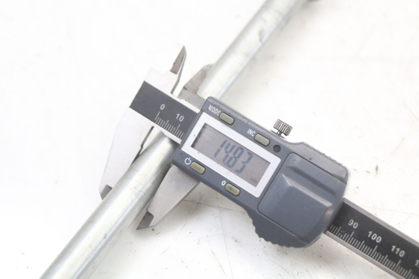 photo de REAR WHEEL AXLE MASAI SCRAMBLER SPORT 125 (2021 - 2025) - Technical close-up