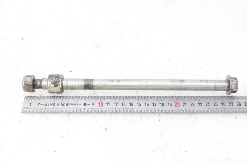 photo de REAR WHEEL AXLE RIEJU MRT 50 (2018 - 2021) - Zoom on usage condition