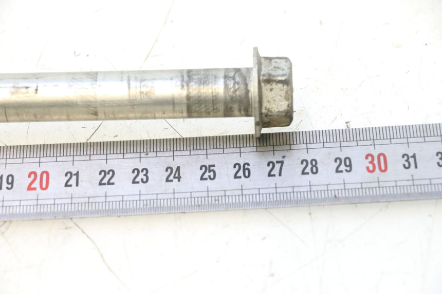 photo de REAR WHEEL AXLE RIEJU MRT PRO SUPERMOTARD 50 (2007 - 2018) - Alternative perspective