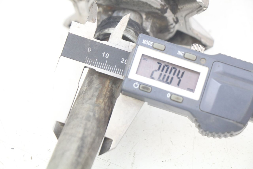 photo de REAR WHEEL AXLE YAMAHA MT-07 MT07 ABS 700 (2014 - 2017) - Component detail