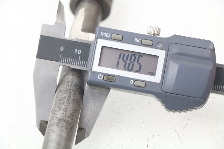 photo de REAR WHEEL AXLE SMALL MX MX5 MX-5 140 - Technical close-up