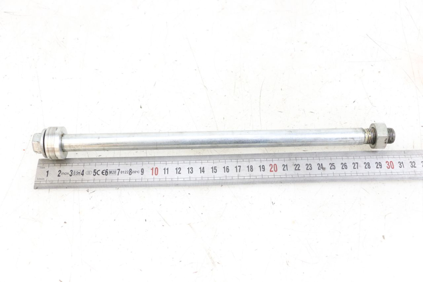 photo de REAR WHEEL AXLE ASTOR ORCAL 125 (2015 - 2017) - Zoom on usage condition