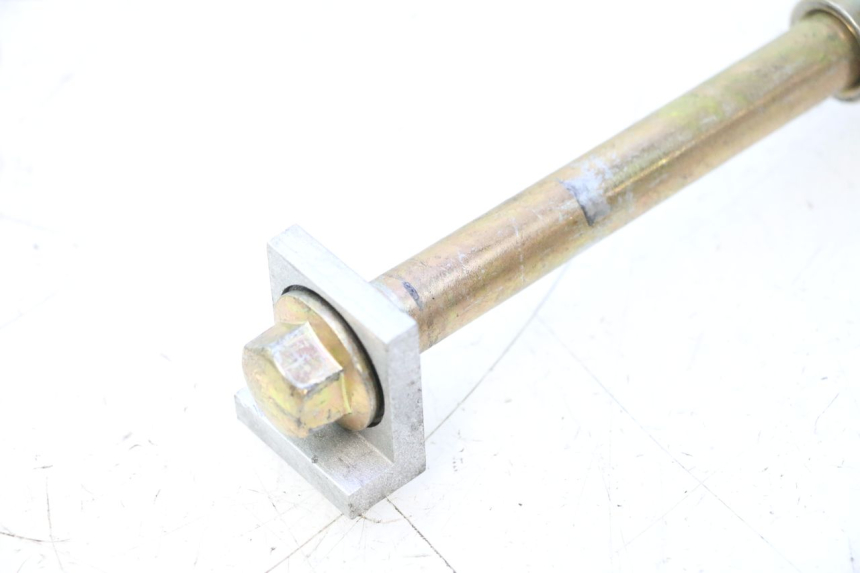 photo de REAR WHEEL AXLE APOLLO RFZ 150 - Fixing points details