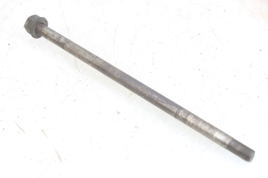 photo de REAR WHEEL AXLE GILERA RK 50 (1996 - 1999) - Technical close-up