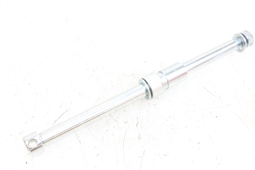 photo de REAR WHEEL AXLE ROYAL ENFIELD CONTINENTAL GT 650 (2019 - 2024) - Main view