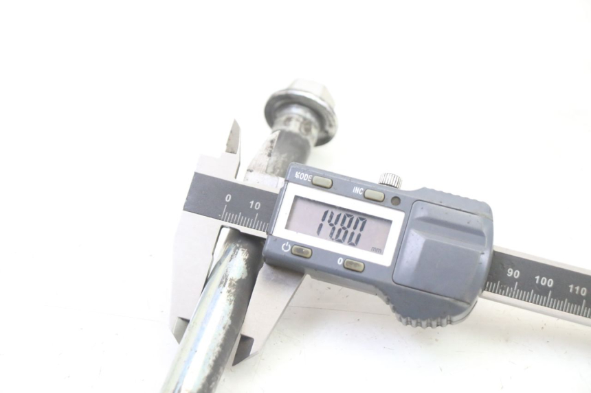 photo de REAR WHEEL AXLE APOLLO RXF 125 - Technical close-up