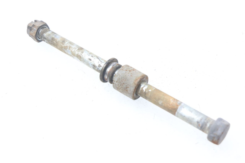 photo de REAR WHEEL AXLE YAMAHA SR 125 (1982 - 2003) - Technical close-up
