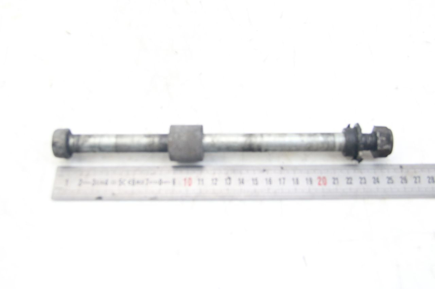 photo de REAR WHEEL AXLE YAMAHA SR 125 (1982 - 2003) - Component detail