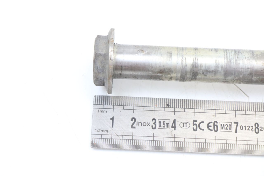photo de REAR WHEEL AXLE CAGIVA SUPER CITY 125 (1992 - 1997) - Zoom on usage condition