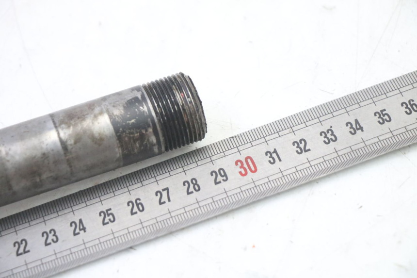 photo de REAR WHEEL AXLE KTM SUPERENDURO R 950 (2005 - 2009) - Alternative perspective