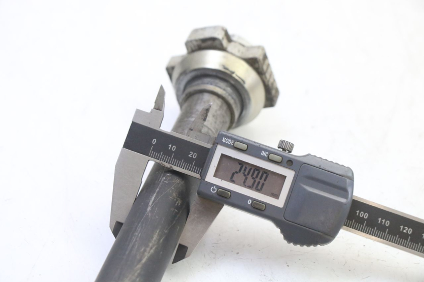 photo de REAR WHEEL AXLE KTM SUPERENDURO R 950 (2005 - 2009) - Technical close-up